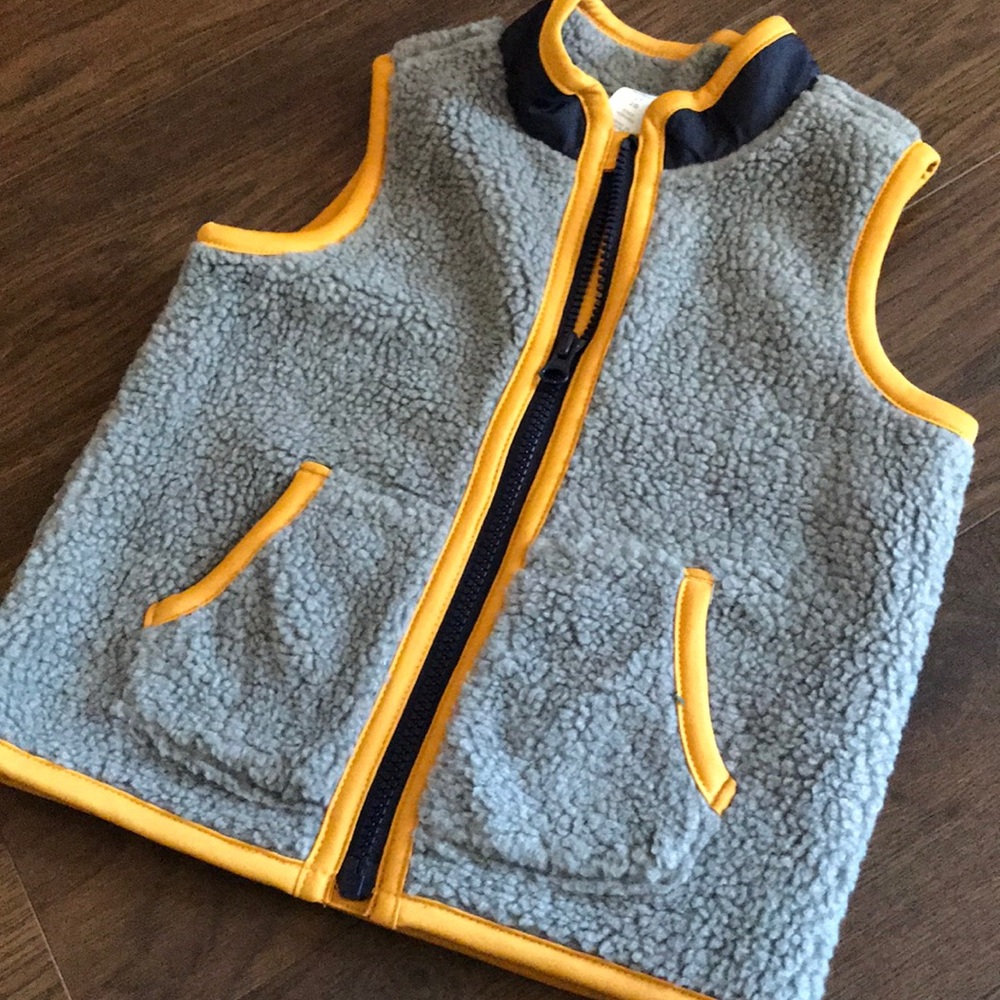 Boys Sherpa vest • size 2
